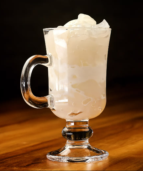 Whitish tadgola ice cream served in a glass